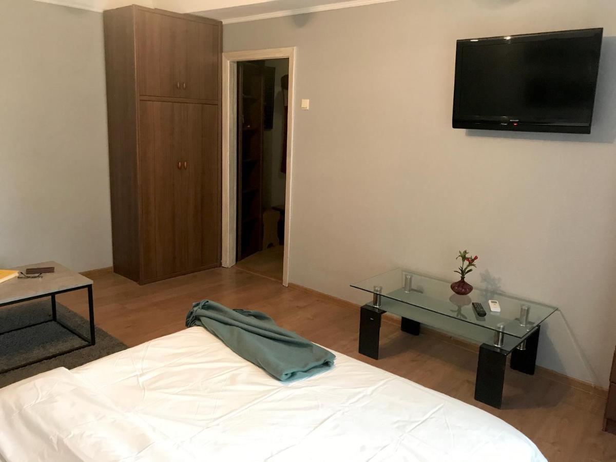 Apartment Olympyska On Velyka Vasylkyvska 45 Kiev Bagian luar foto